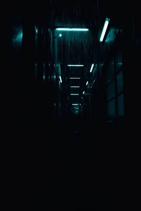 悬疑题材短剧《深夜租客：住在对门的嫌疑人》封面